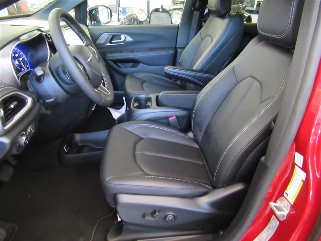 2026 Chrysler Pacifica Select - Photo 15