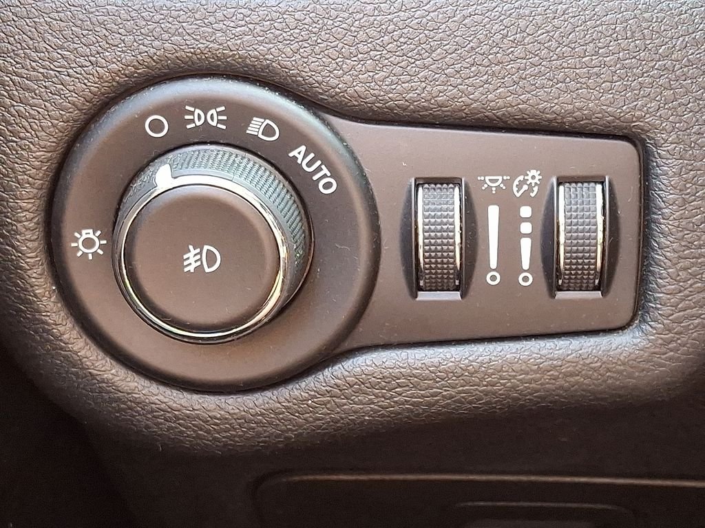 Used 2016 Black Jeep Latitude image 25