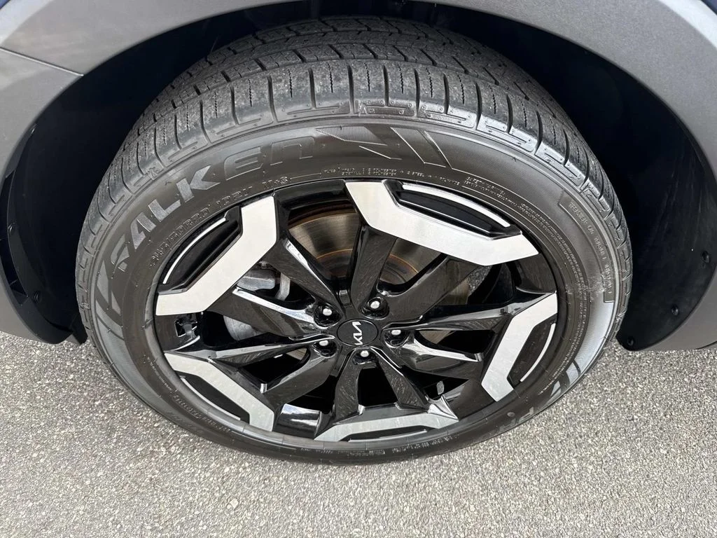 Used 2023 Black Kia S image 12