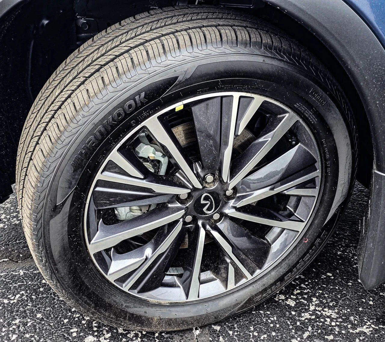 New 2027 MOONBOW BLUE INFINITI Luxe AWD image 10