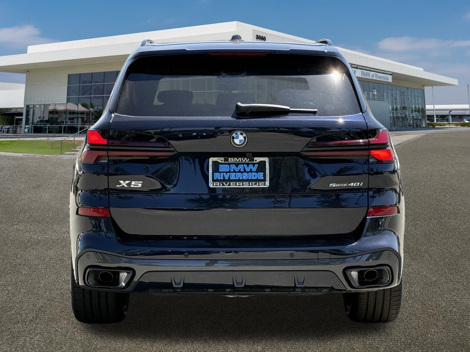 New 2026 Carbon Black Metallic BMW sDrive40i image 9