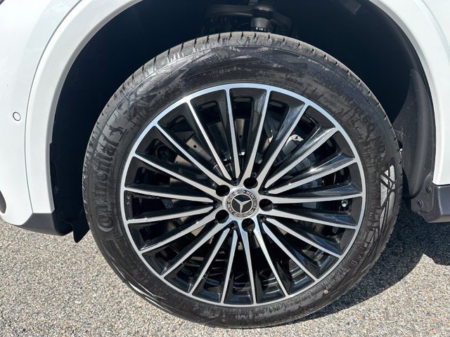 New 2027 MANUFAKTUR Moonlight White Metallic Mercedes-Benz GLC 350 image 48