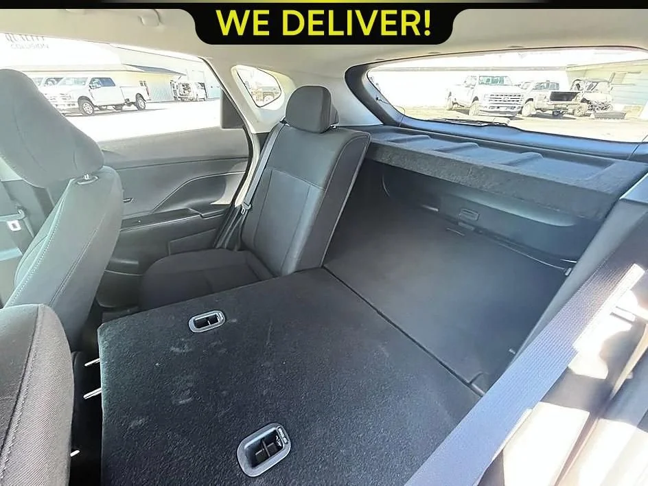 Used 2025 White Hyundai SEL image 15