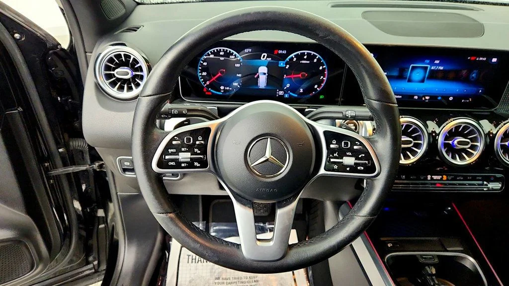 Used 2020 Night Black Mercedes-Benz GLB 250 4MATIC® SUV w/ Premium Pkg, Surround View & Panorama Roof image 14