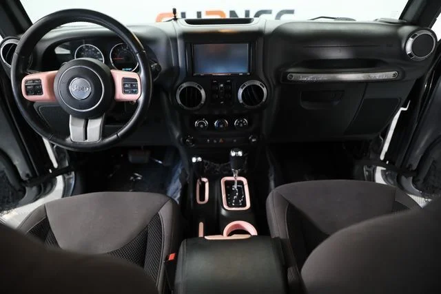 Used 2017 Silver Jeep  image 18