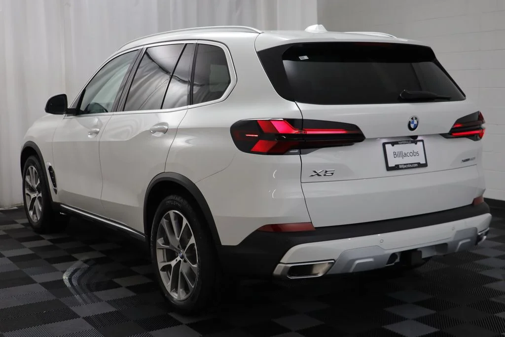 New 2026 White BMW xDrive40i image 16