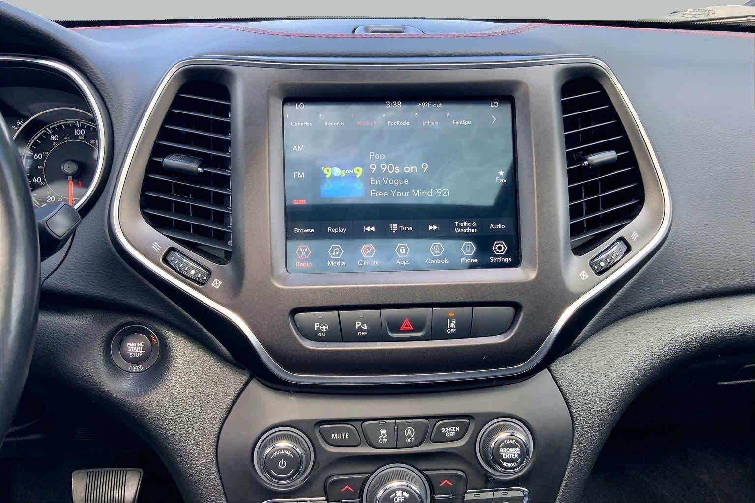 Pre-Owned 2020 Jeep Cherokee Trailhawk