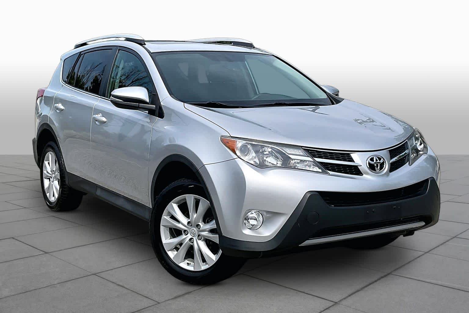Used 2015 Classic Silver Metallic Toyota Limited image 3