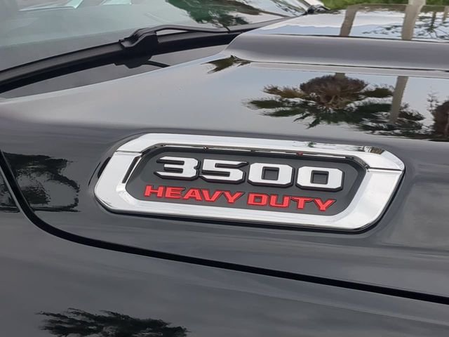 New 2026 Diamond Black Crystal Pearl-Coat Exterior Paint RAM Tradesman image 13