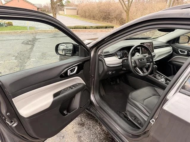 Used 2022 GRAY Jeep Limited image 10