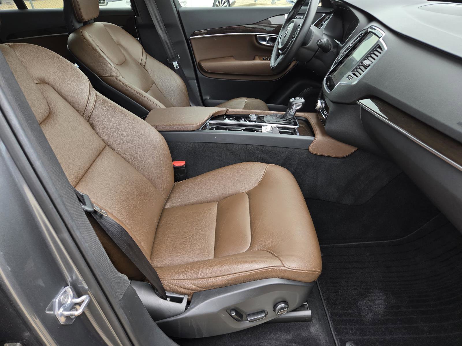 Used 2019 Gray Metallic Volvo Momentum image 42