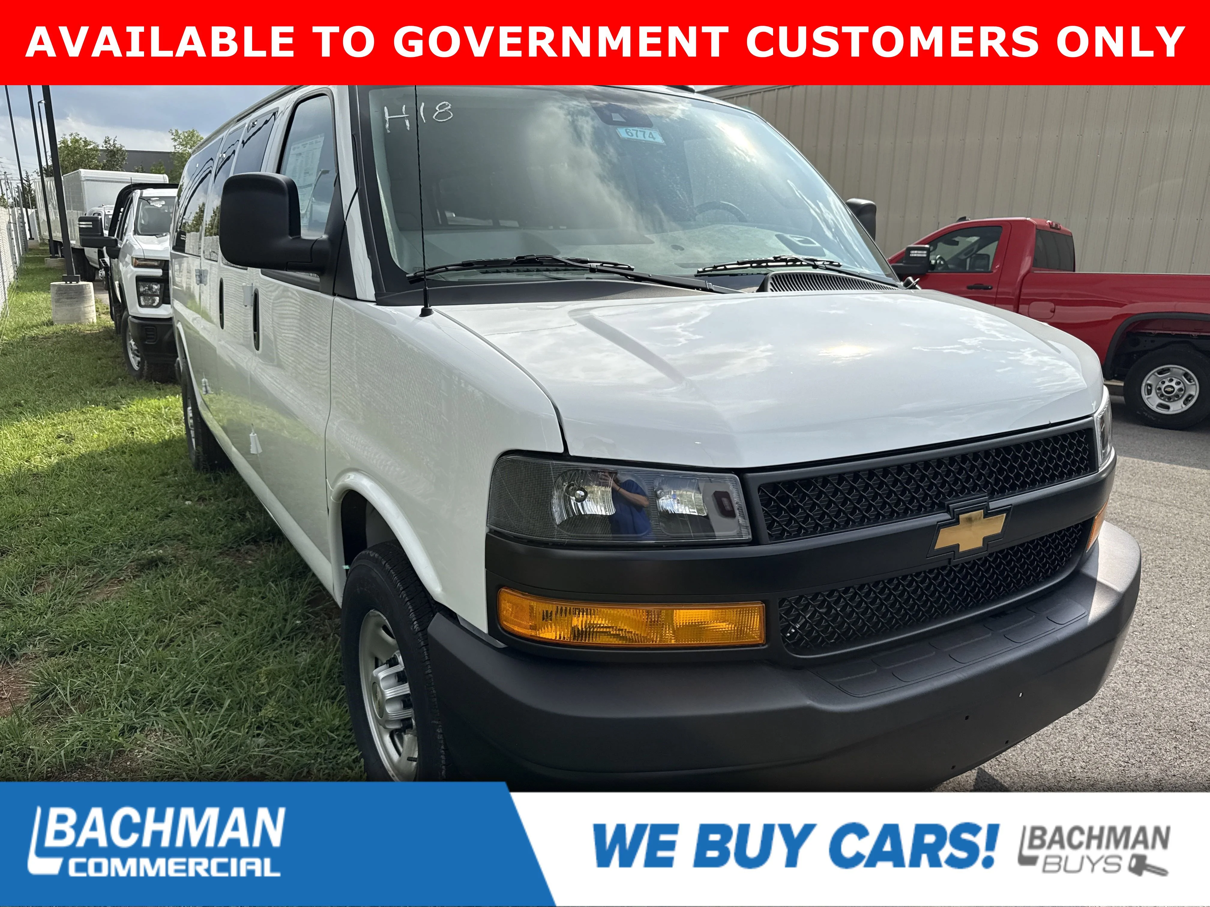 2025 Chevrolet Express 3500 LS Extended's photo