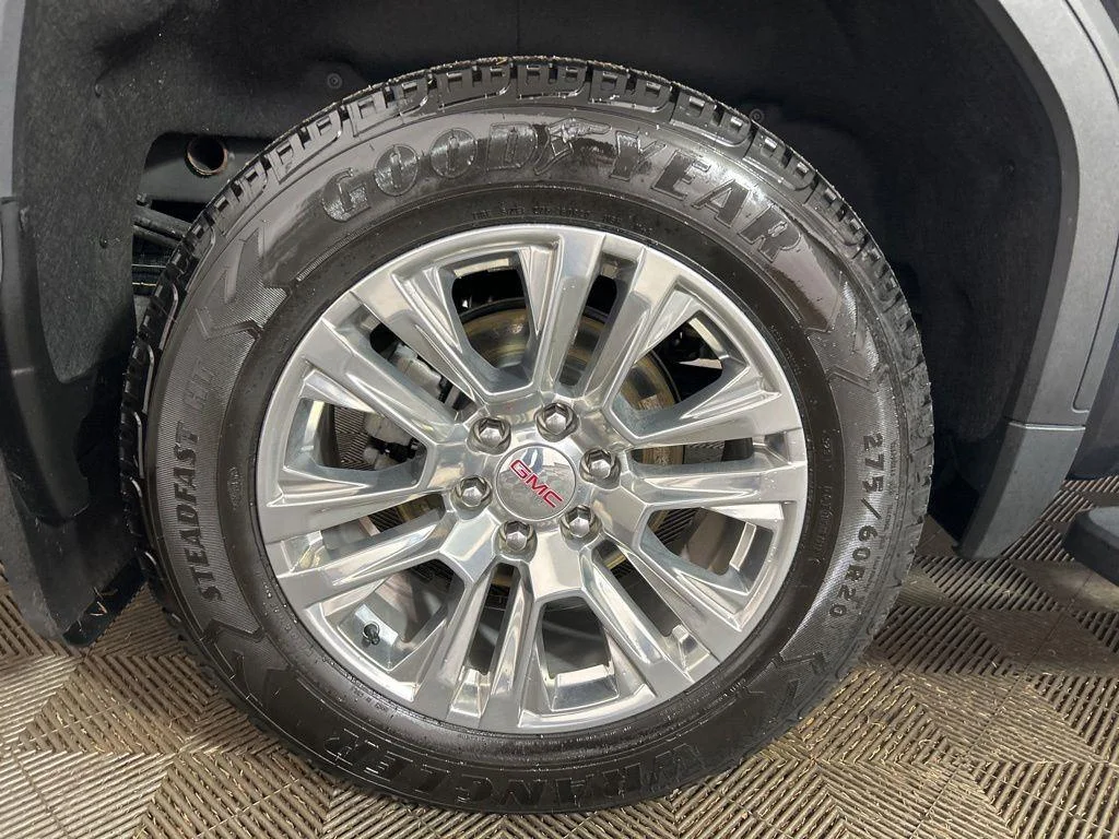 Used 2023 Titanium GMC Denali image 3