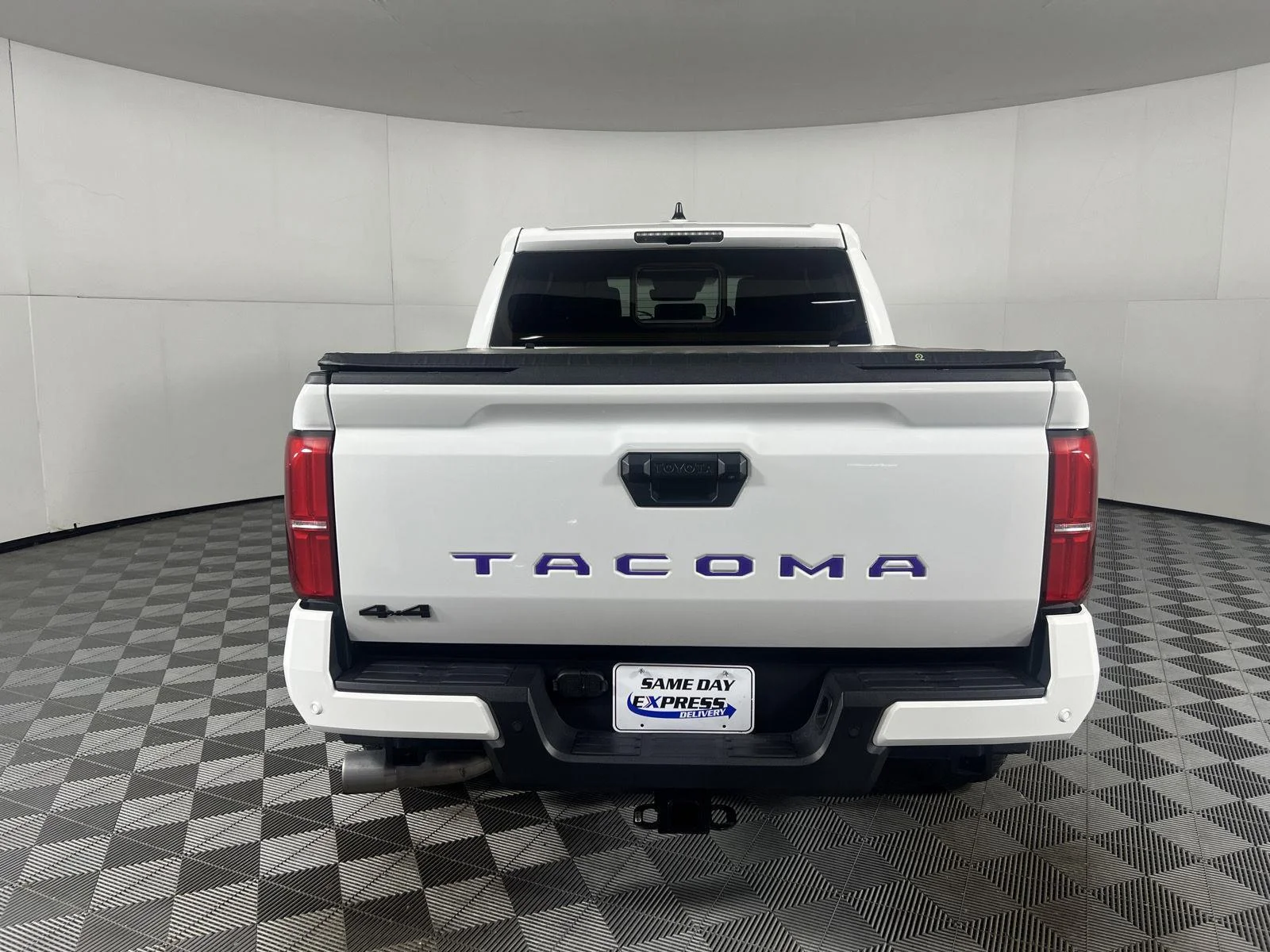 Used 2025  Toyota SR image 23