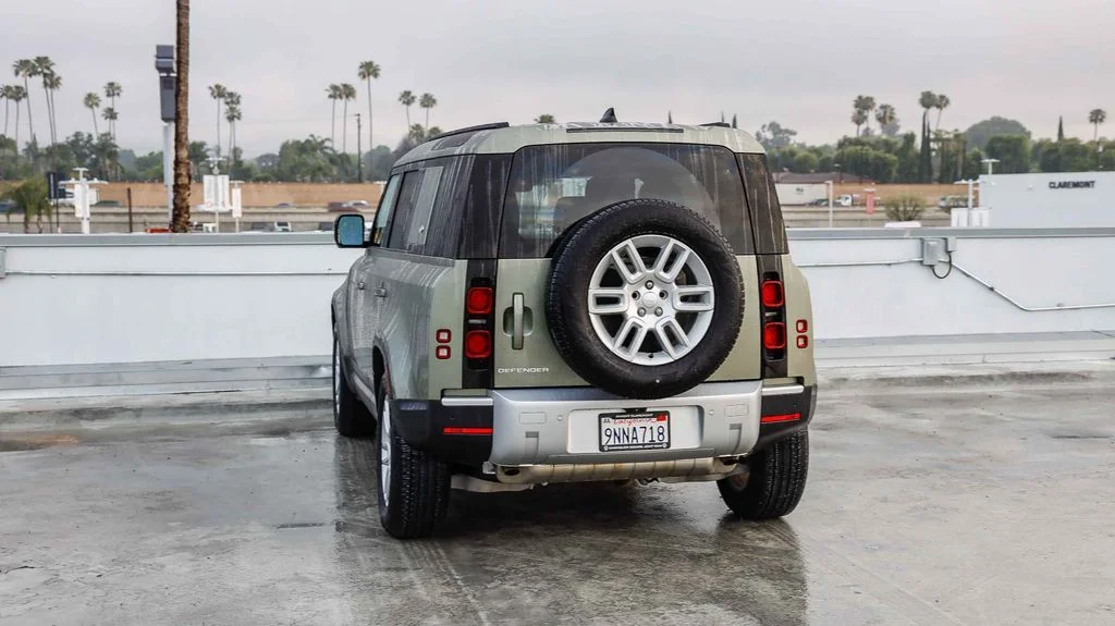Used 2024  Land Rover S image 7