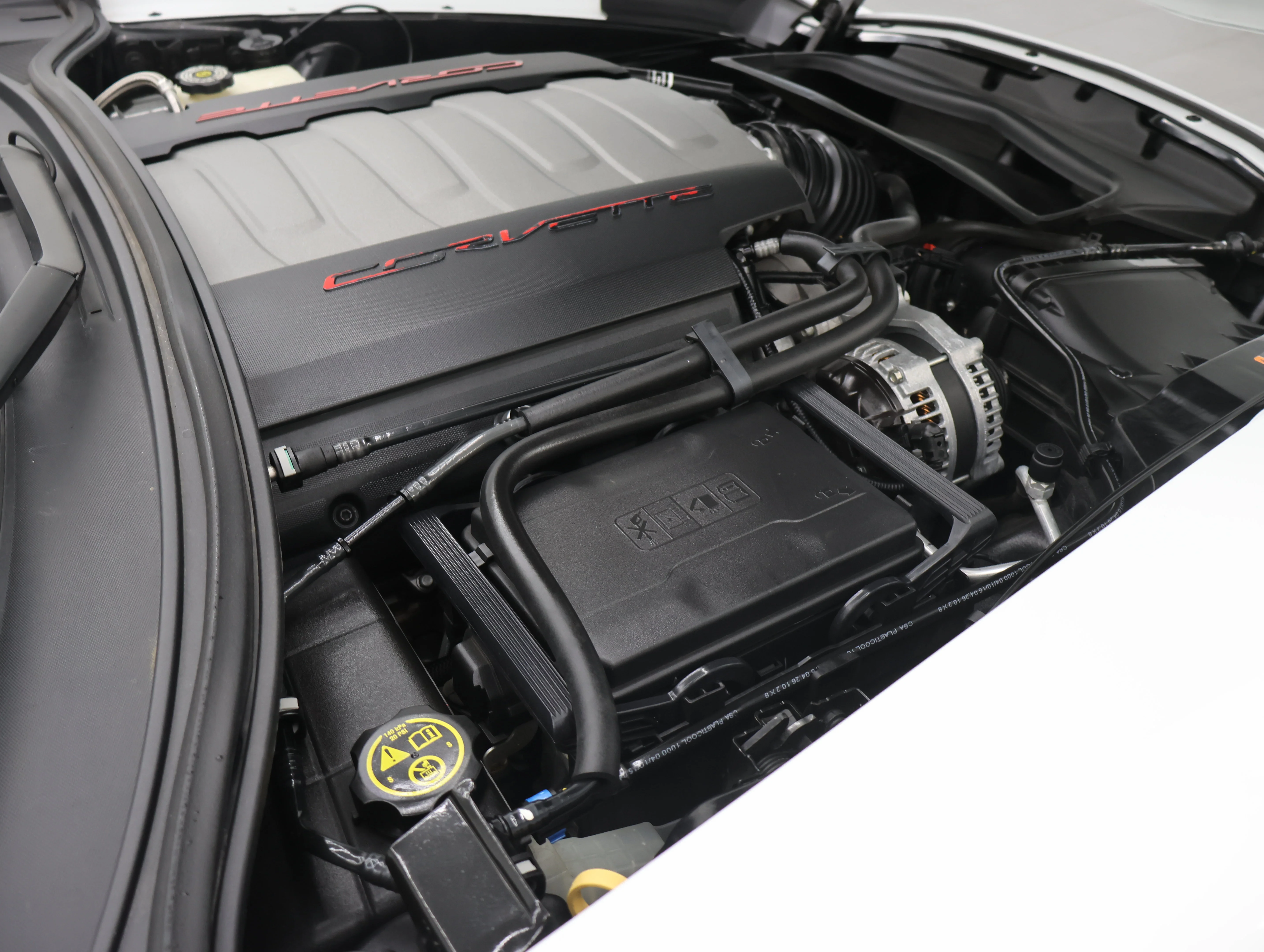 Used 2015 Arctic White Chevrolet Stingray Z51 image 17