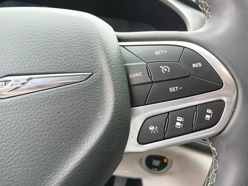 Used 2023 Black Chrysler Touring L image 23