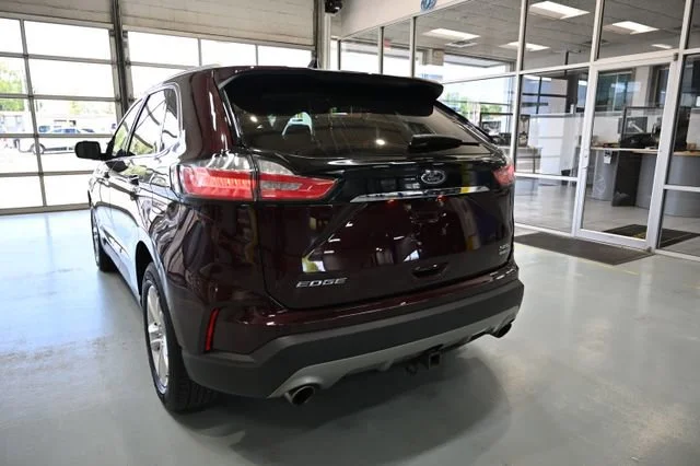 Used 2020 Red Ford SEL image 5