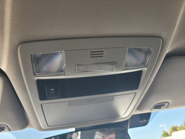 Used 2018 White Toyota SR image 22