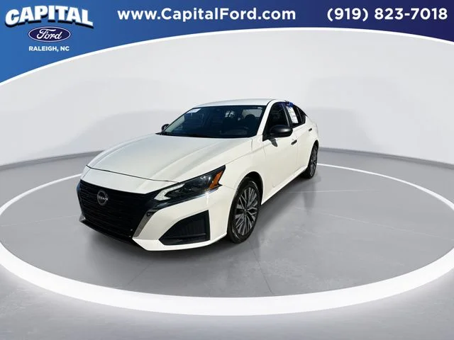 Used 2025 White Nissan 2.5 SV image 4