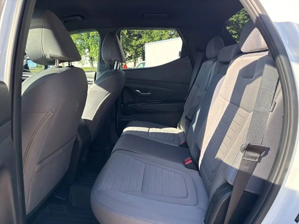 Used 2024  Hyundai SEL image 11