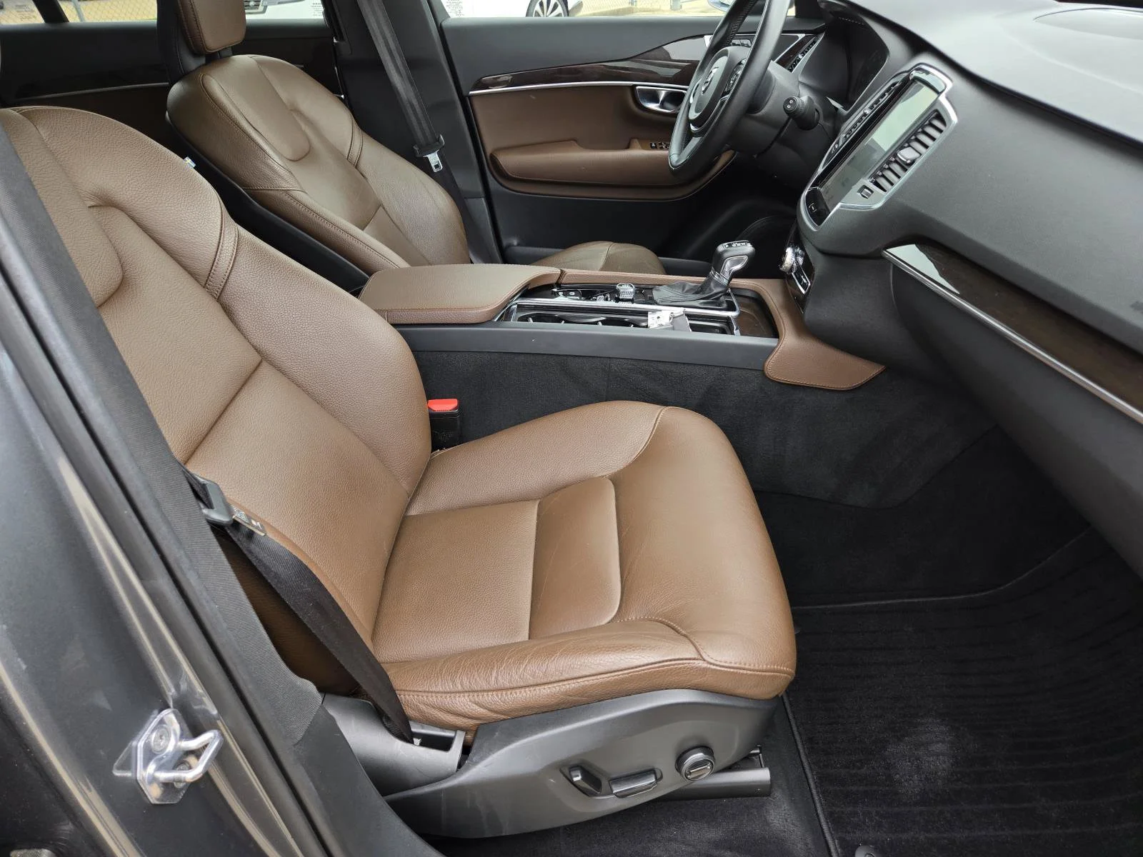 Used 2019 Gray Metallic Volvo Momentum image 42