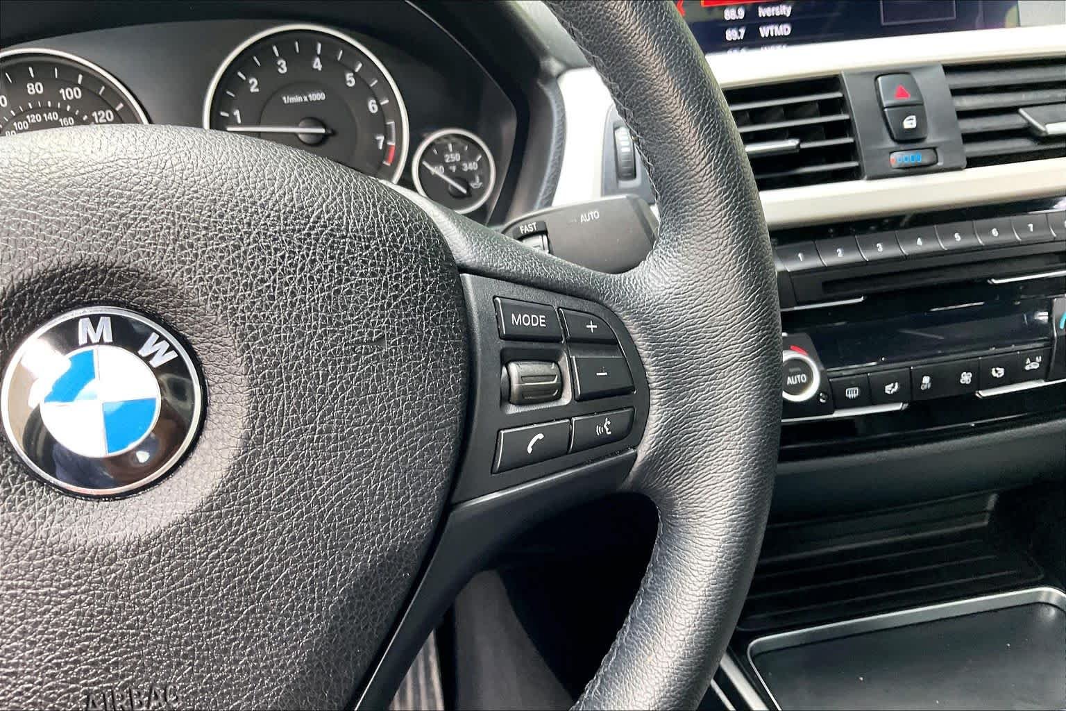 Used 2018 Mineral Gray Metallic BMW 320i xDrive image 26