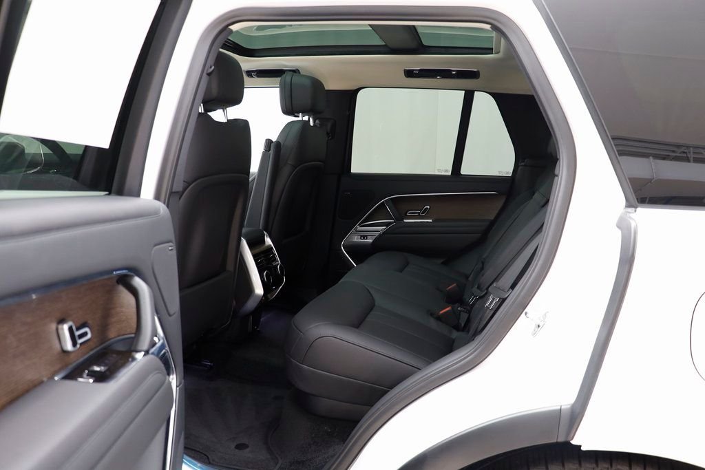 2025 Land Rover Range Rover SE - Photo 16