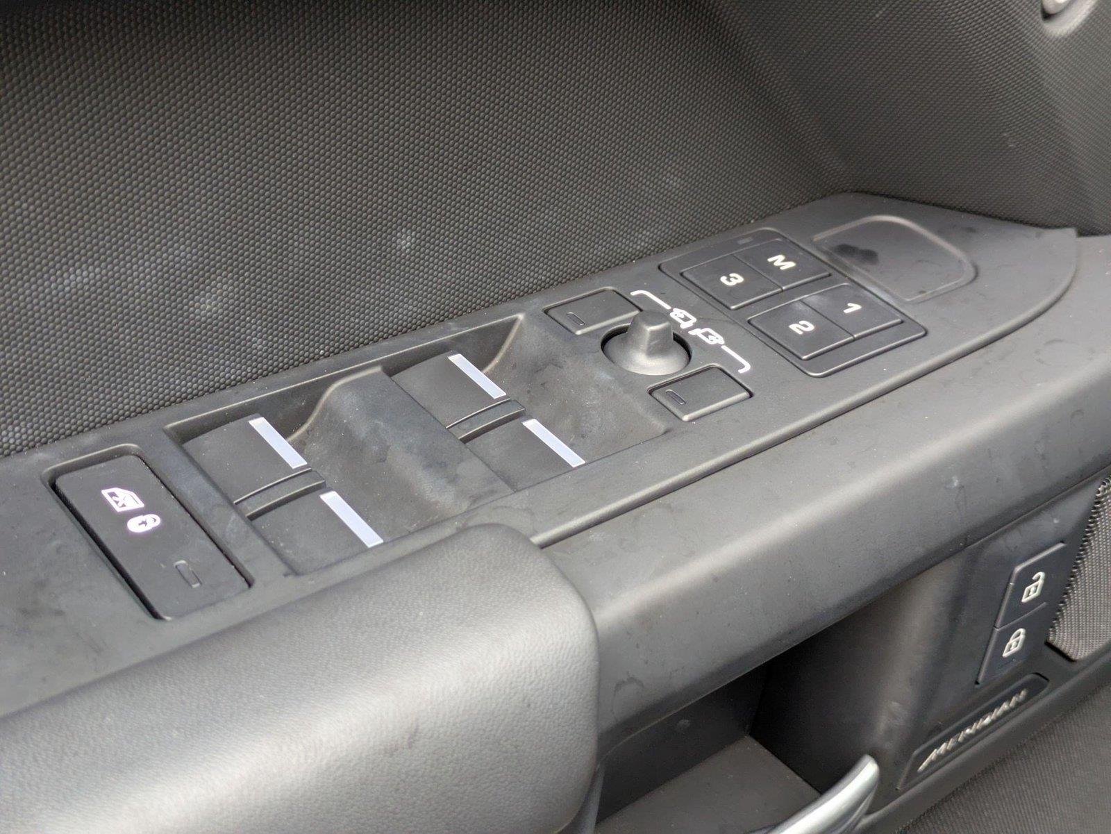 Used 2025 Santorini Black Metallic Land Rover S image 12