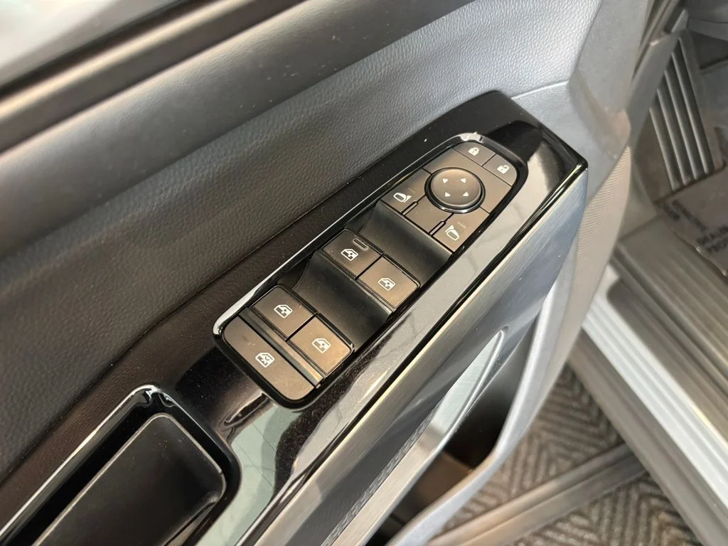 Used 2022 Gray Nissan SL image 14
