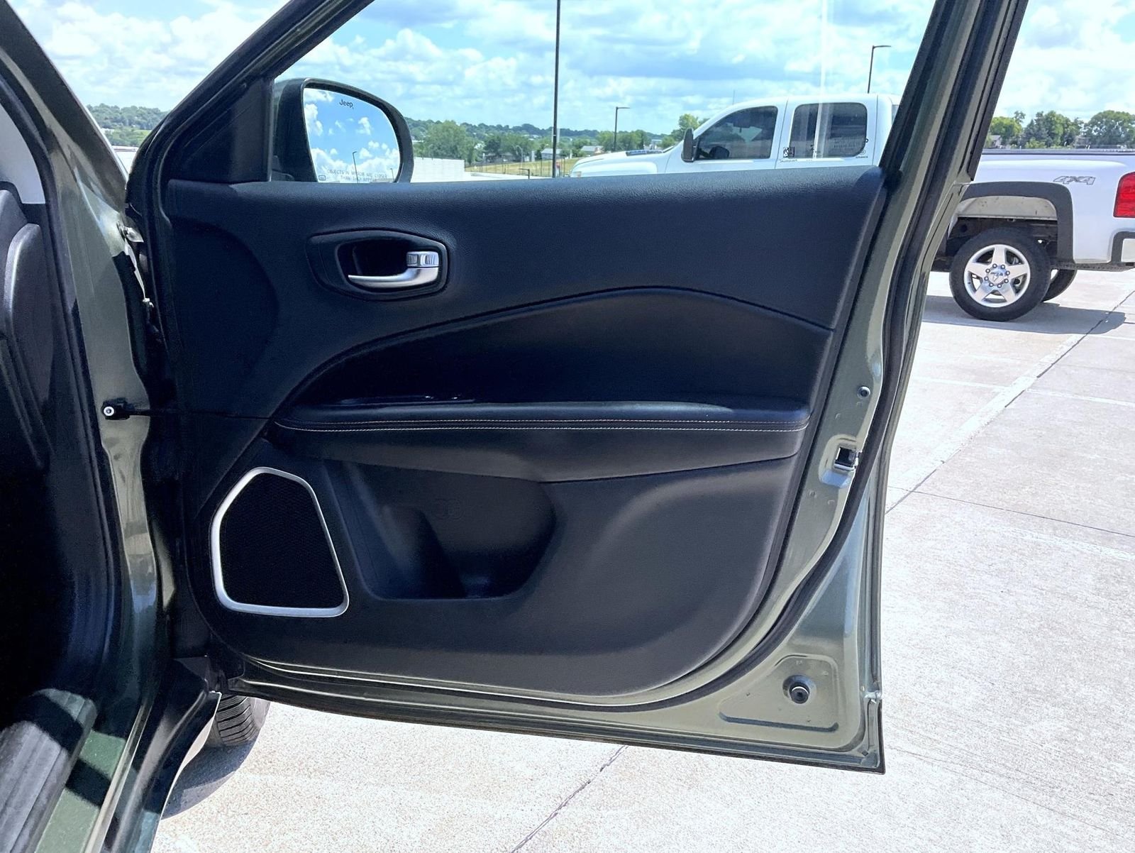 Used 2018 Green Jeep Latitude image 17