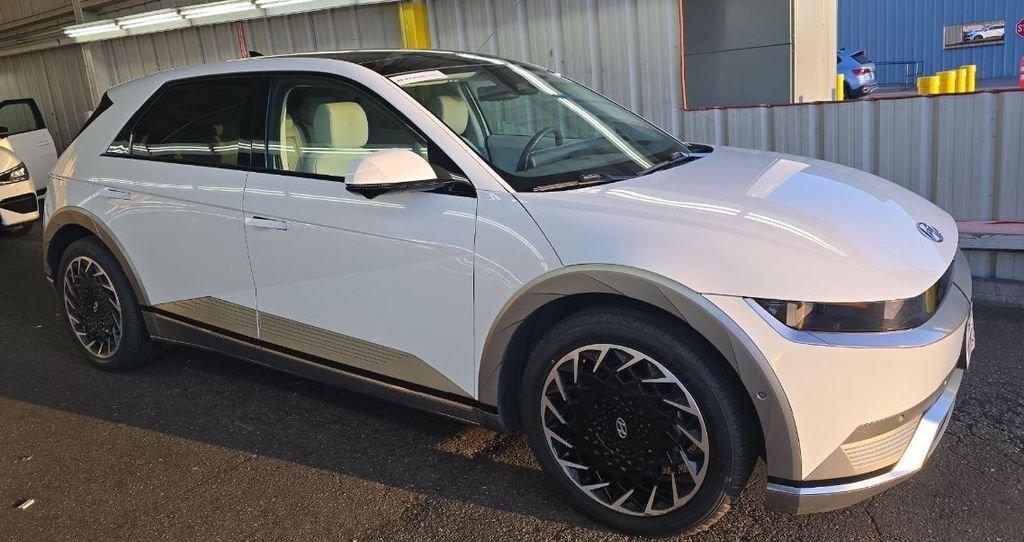 Used 2024 White Hyundai Limited image 3
