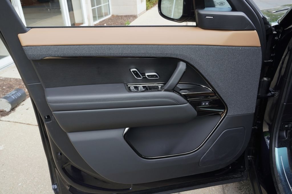 Used 2026 Blue Land Rover Dynamic SE image 10