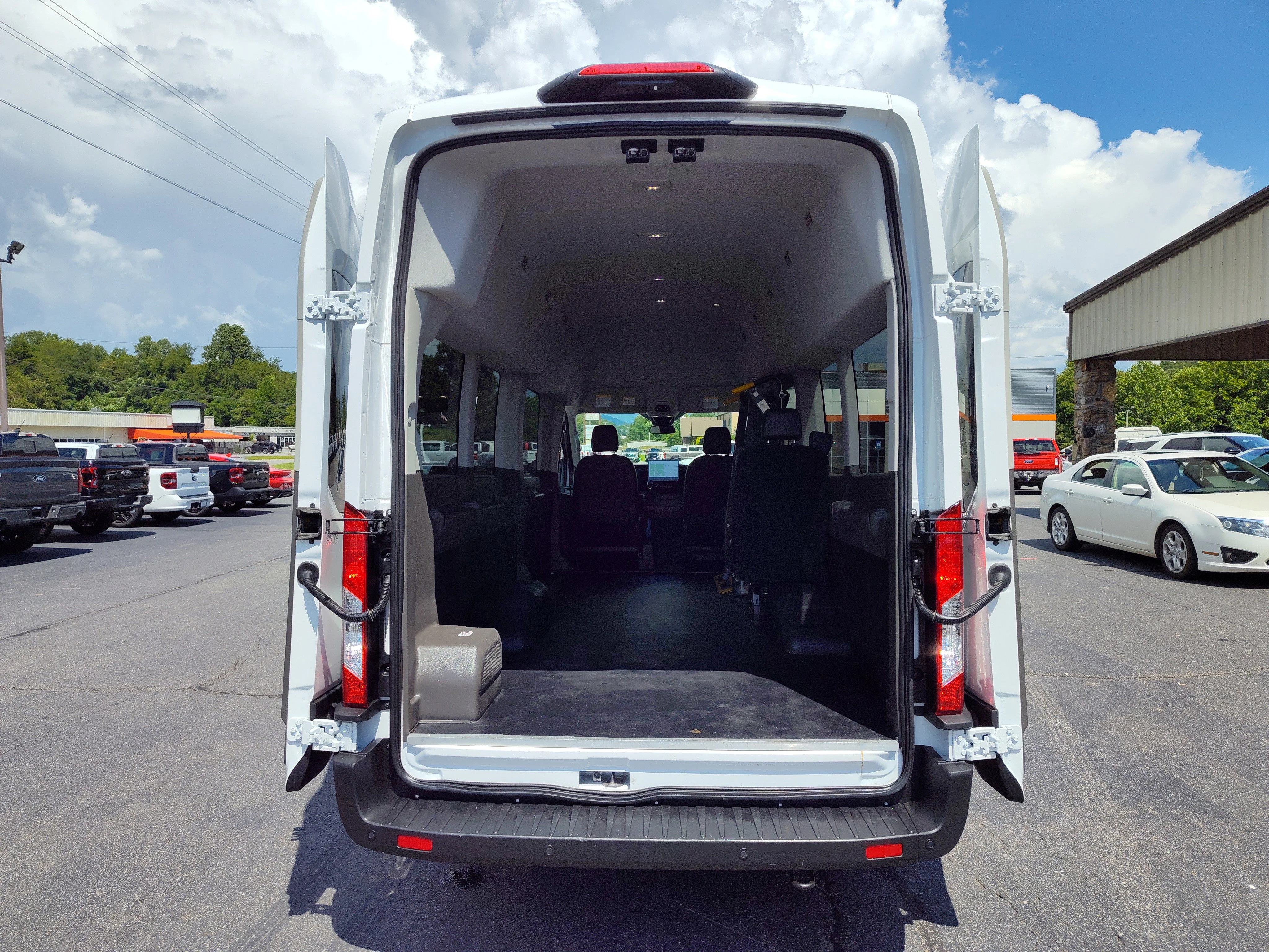 2024 Ford Transit Passenger Van XL - Photo 18