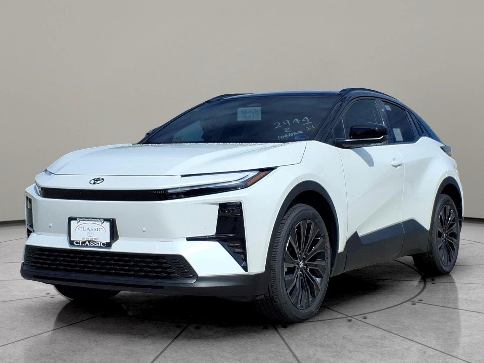 New 2026 Wind Chill Pearl with Midnight Black Metallic roof Toyota XSE image 1