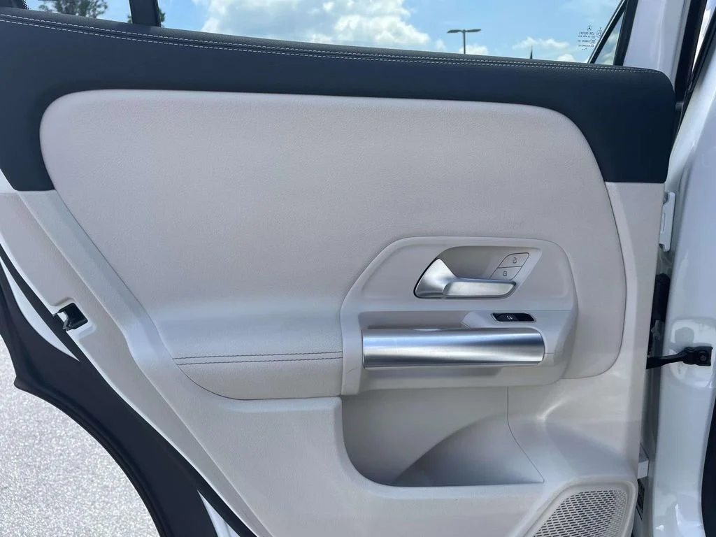 Used 2025 Polar White Mercedes-Benz 250 4MATIC® image 3