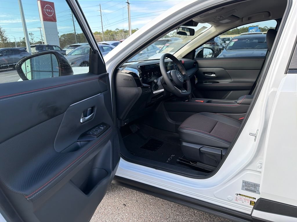 New 2026 Nissan Kicks SR 4D Sport Utility