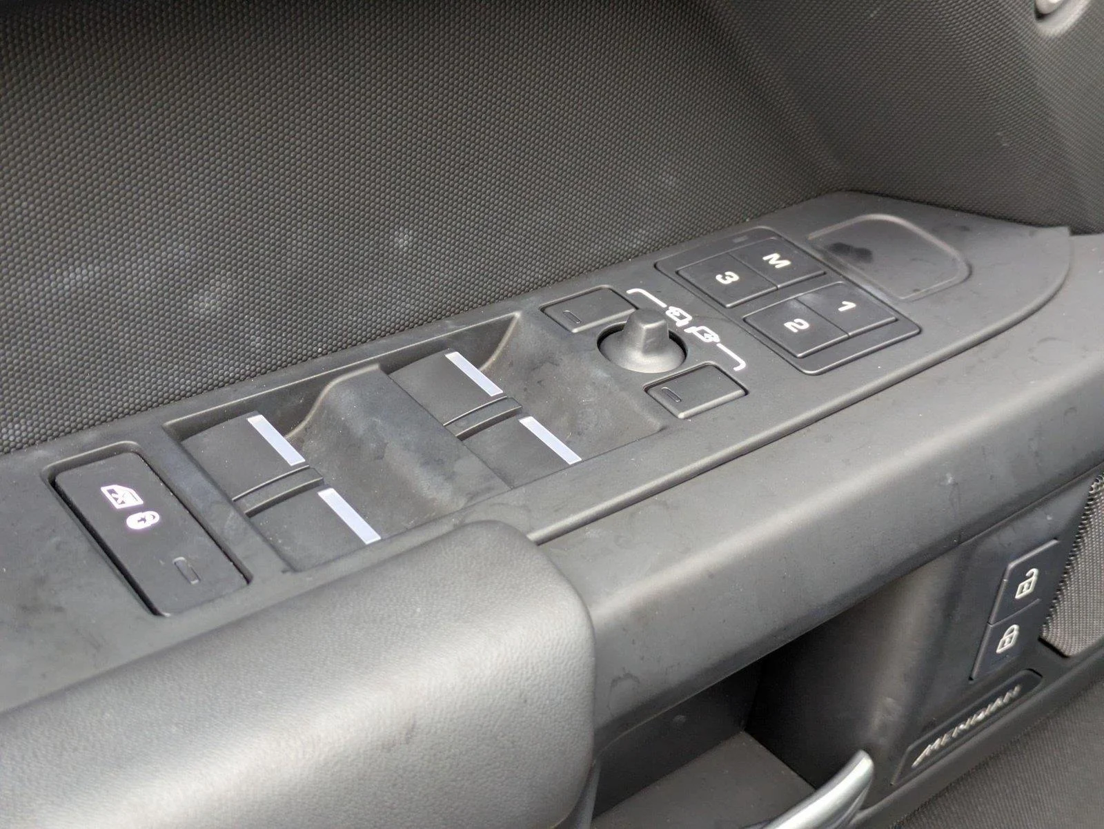 Used 2025 Santorini Black Metallic Land Rover S image 12