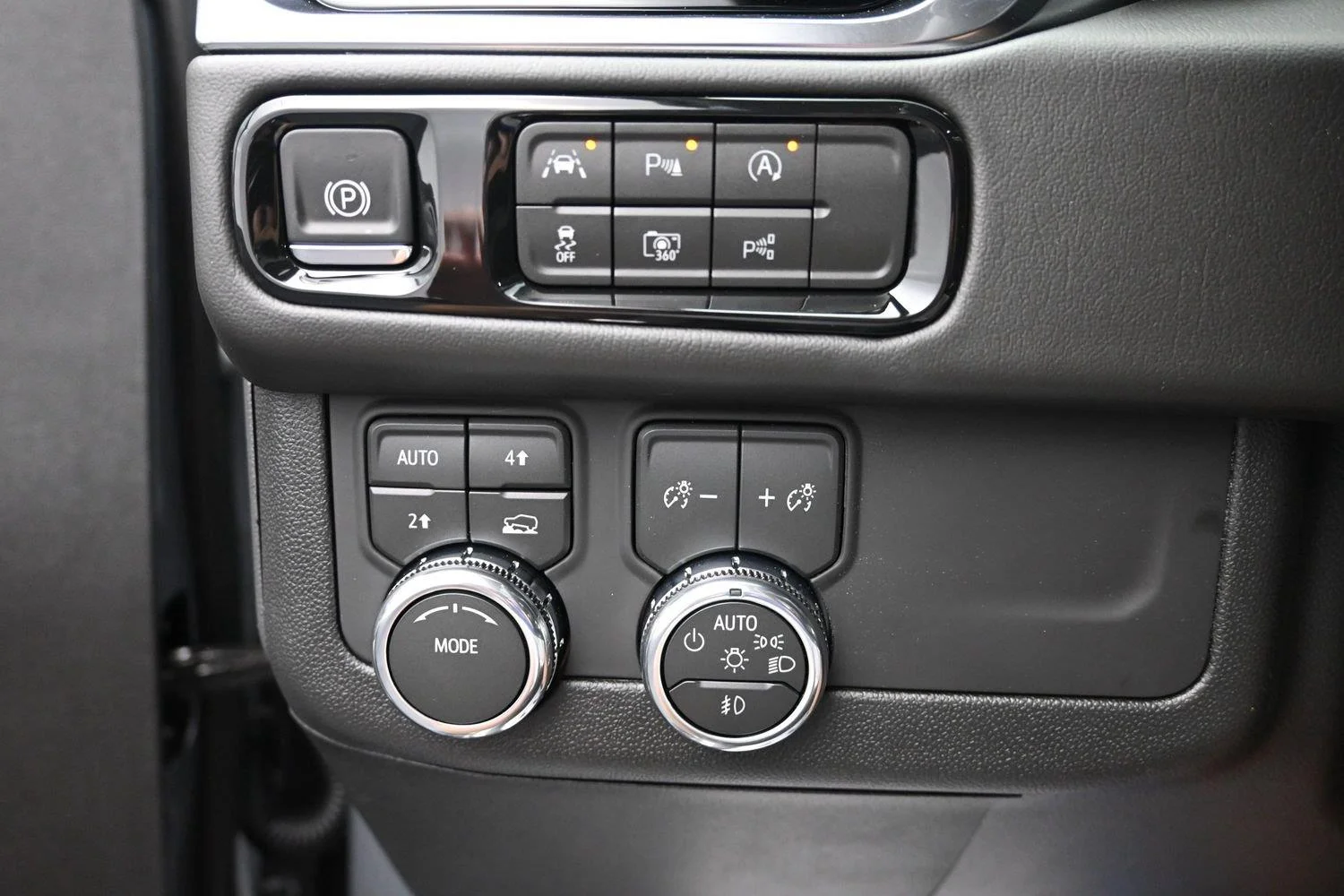 2026 GMC Yukon XL Denali - Photo 29