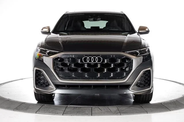 Used 2024 Daytona Gray Pearl Effect Audi 4.0T Prestige image 9