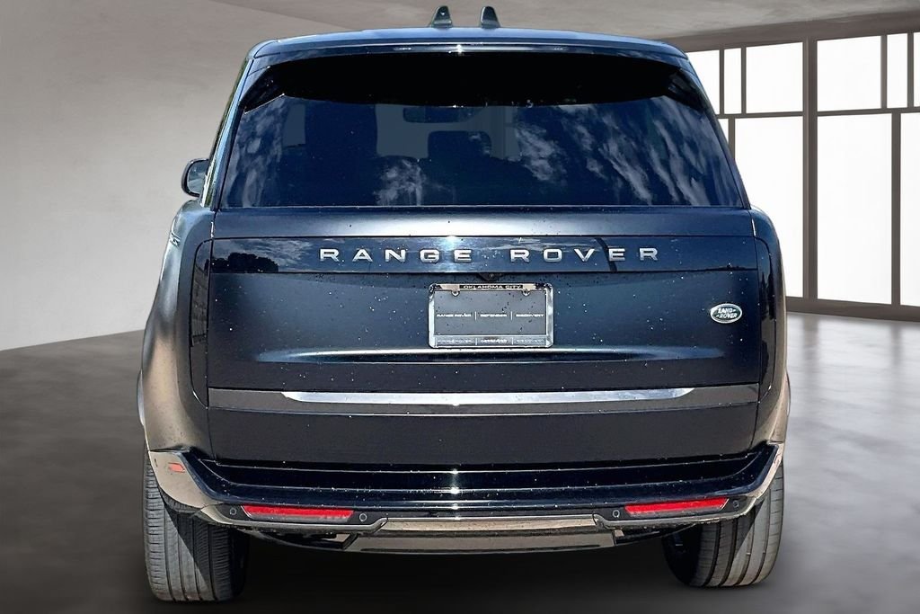 Used 2023  Land Rover SE image 4