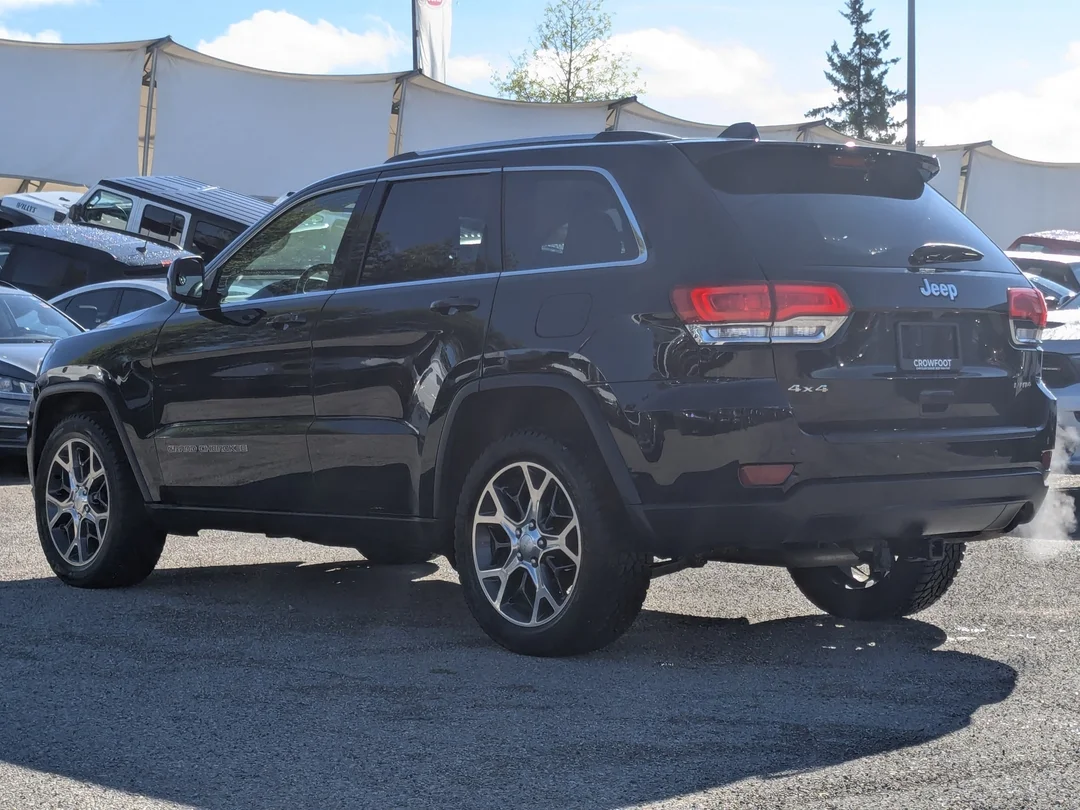Used 2018 Black Jeep Laredo - - 4x4 - 3.6L Pentastar V6 - Quadra-Trac I 4x4 - Keyless Go - ParkView & ParkSense & More! image 6