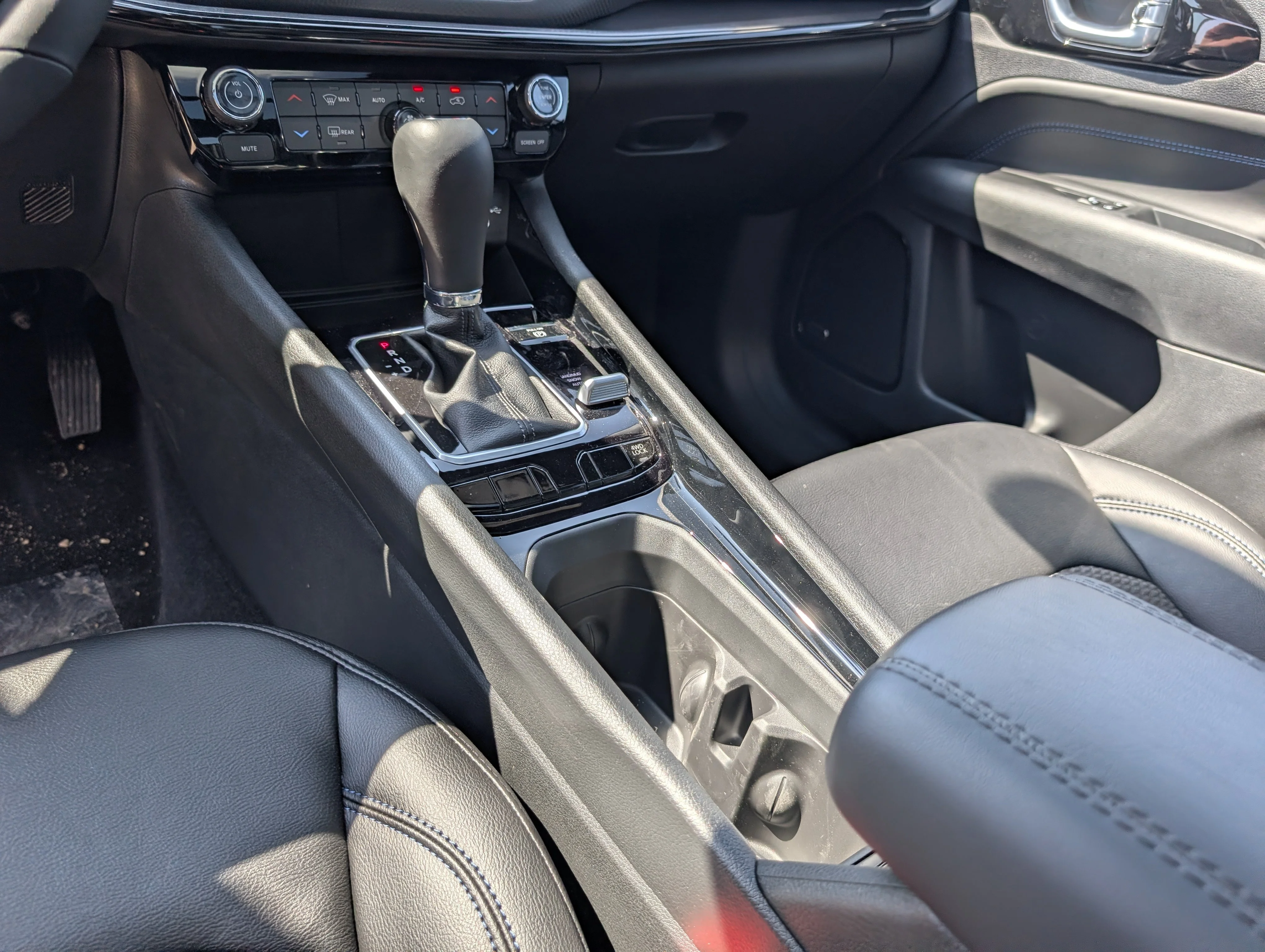 New 2026 Silver Zynith Metallic Jeep North image 33