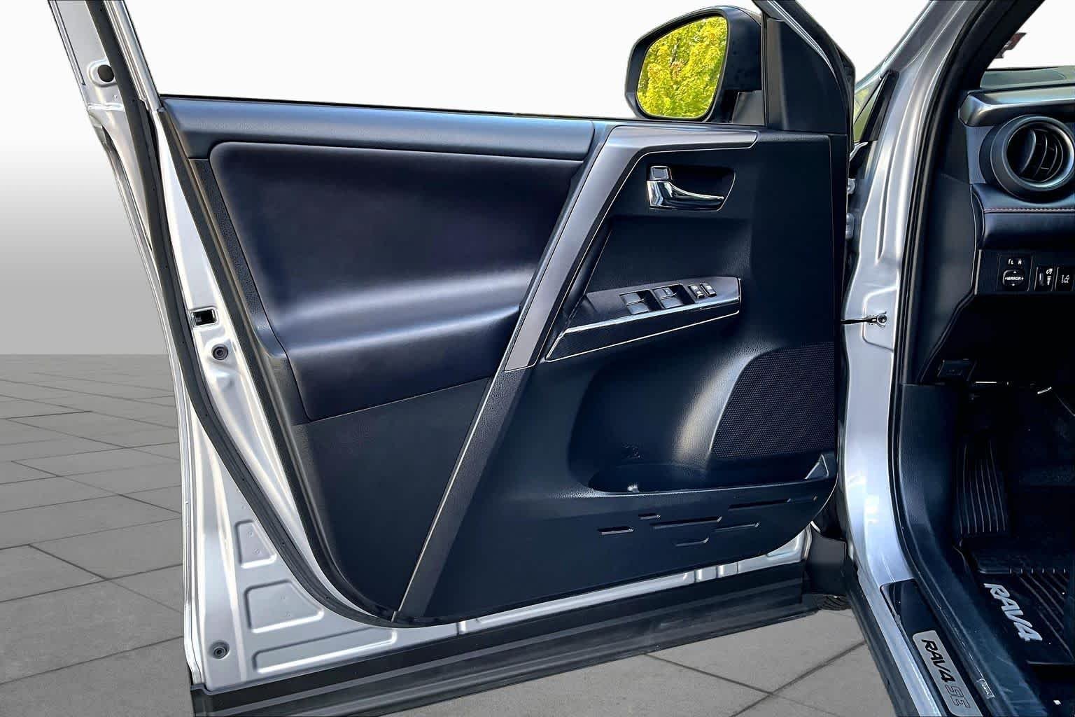 Used 2018 Silver Sky Metallic Toyota Hybrid SE image 22