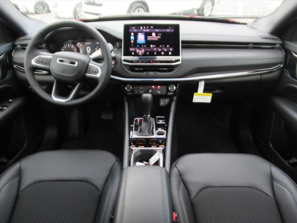 New 2026 Red Hot Pearlcoat Jeep Latitude Altitude image 11