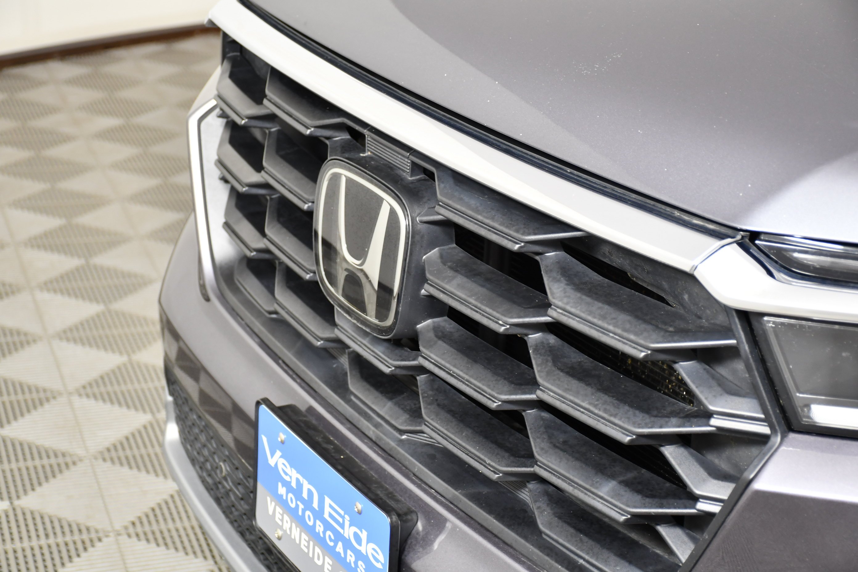 Used 2024 Modern Steel Metallic Honda EX-L 8 Passenger image 11