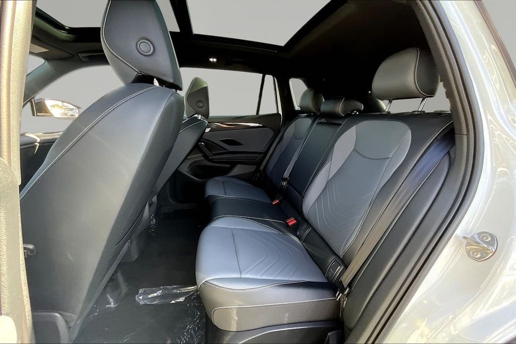 New 2026 White Volkswagen 2.0T SE R-Line Black image 22