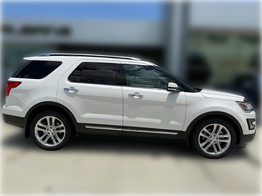 Used 2017 White Platinum Metallic Tri-Coat Ford Limited image 7