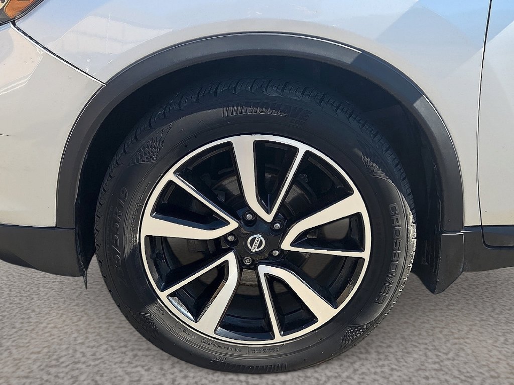 Used 2019 Silver Nissan SL image 8