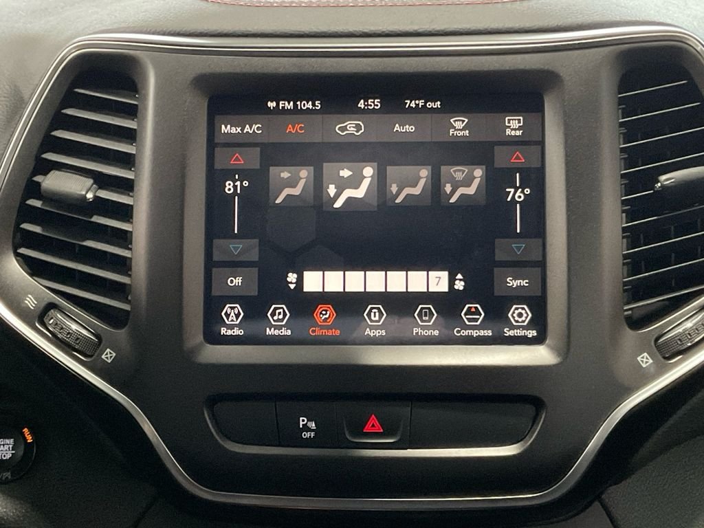 Used 2019 White Jeep Trailhawk image 24